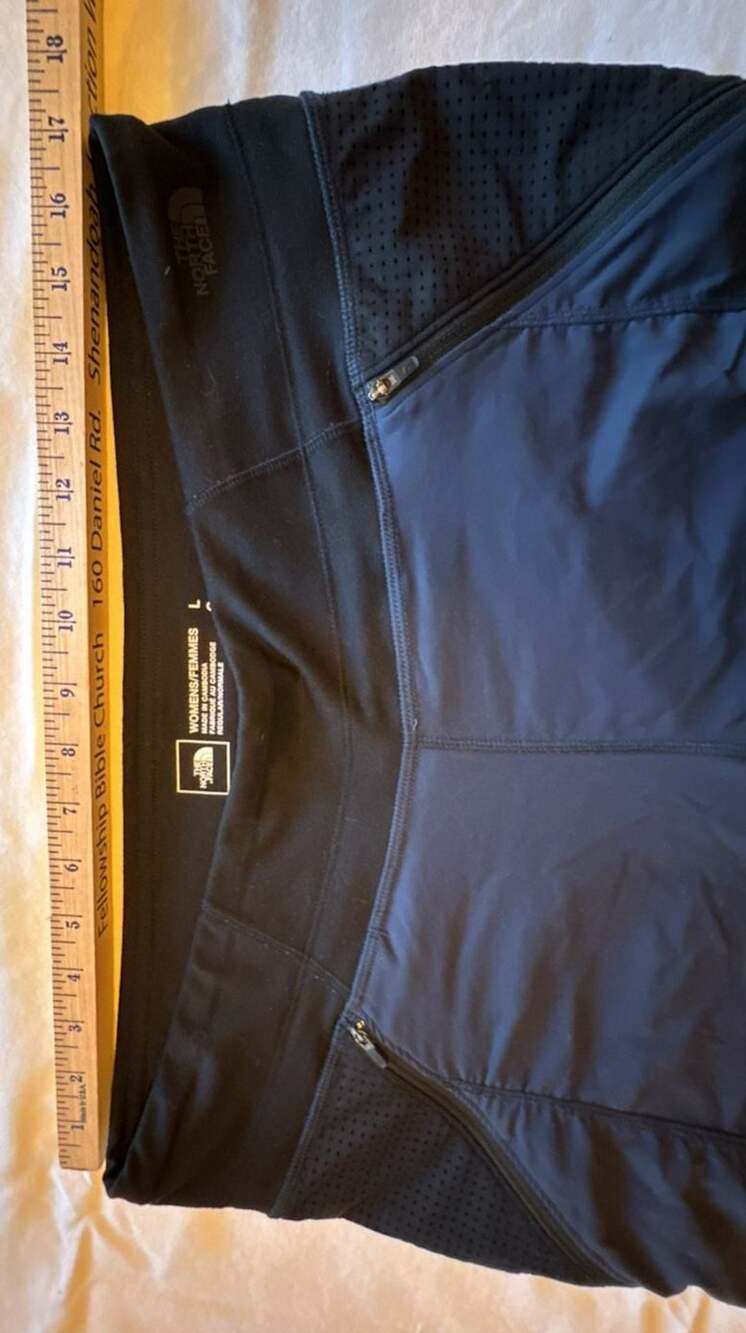 The North Face Athletic Pants Size L Black Perforated Zip Pockets Women’s Large